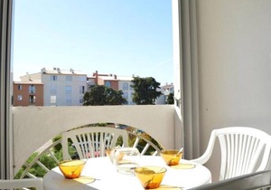 Studio cosy à 1200m de la plage, à proximité commerces, port et golf, parking privé inclus - FR-1-249-13