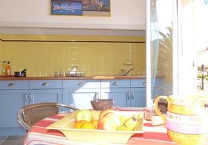 Sunny apartment 52m2 large terrace garage, beach 5min walk