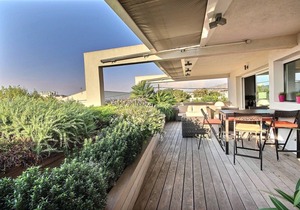 Superb Standing Apartment Sea View 5 mn walk from the Pointe Rouge beach