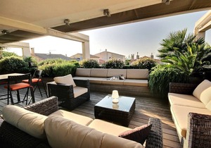 Superb Standing Apartment Sea View 5 mn walk from the Pointe Rouge beach