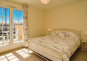 This delightful vacation home in the Venice of Provence is located opposite one of the most prestigi
