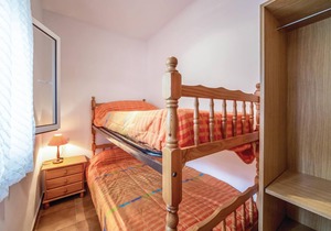 This excellent, bright apartment in Benicássim is located 500 meters from the beautiful beach.