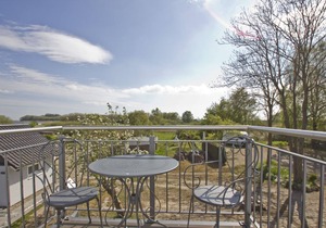 Vacation apartment with sea view, balcony and garden - Haus Inselblick FeWo MEERluft -