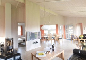 You can take the passenger or car ferry to the Priwall peninsula, a leisure paradise.