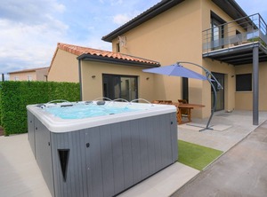 Villa Ruoms Persons | Ruoms