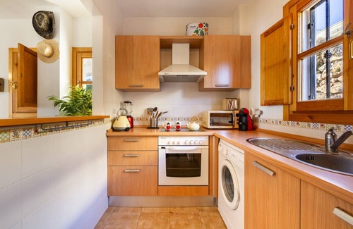 Enix House | 100 m² House ∙ 3 bedrooms ∙ 6 guests