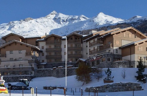 Val Cenis Apartment | 10m from ski slopes, 2nd floor, view mountain, balcony, parking, tv, ski locker, 64m², Val Cenis
