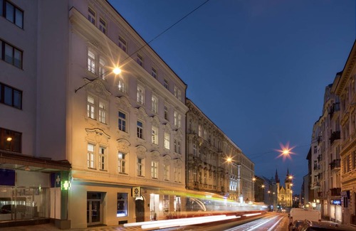 Holesovice Apartment | 110 m² Apartment ∙ 2 bedrooms ∙ 10 guests