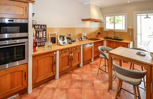 Chateauneuf-de-Gadagne House | 150 m² House ∙ 3 bedrooms ∙ 6 guests