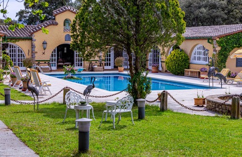 Darnius Apartment | 150 m² Apartment ∙ 1 bedroom ∙ 2 guests