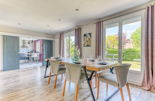 Lissieu House | 190 m² House ∙ 5 bedrooms ∙ 10 guests