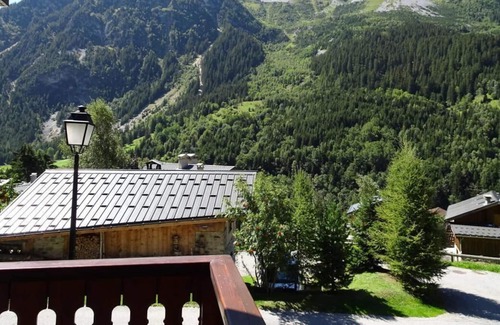 Pralognan-la-Vanoise Apartment | 1st floor, balcony, tv, ski locker, 40m², Pralognan-la-Vanoise