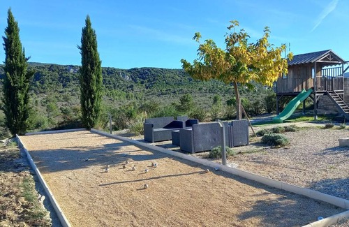 Grospierres House | 200 m² House ∙ 5 bedrooms ∙ 12 guests