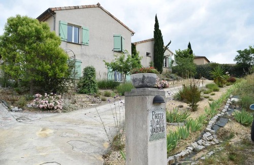Grospierres House | 200 m² House ∙ 5 bedrooms ∙ 12 guests