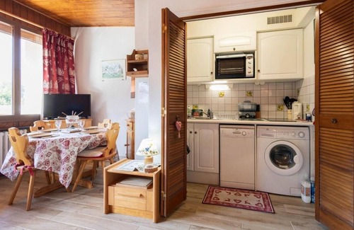 Valloire Apartment | 200m from ski slopes, 2nd floor, balcony, parking, tv, ski locker, 30m², Valloire