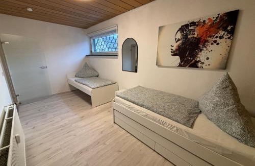 Region Hannover District Apartment | 200qm - 9 rooms - Parkplatz - 3 Bäder - MalliBase Apartments