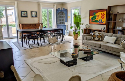 Villeneuve-les-Avignon House | 230 m² House ∙ 5 bedrooms ∙ 10 guests