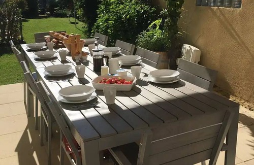 Mauzac-et-Grand-Castang House | 250 m² House ∙ 4 bedrooms ∙ 8 guests