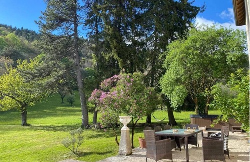Montanges House | 250 m² Gîte ∙ 5 bedrooms ∙ 15 guests