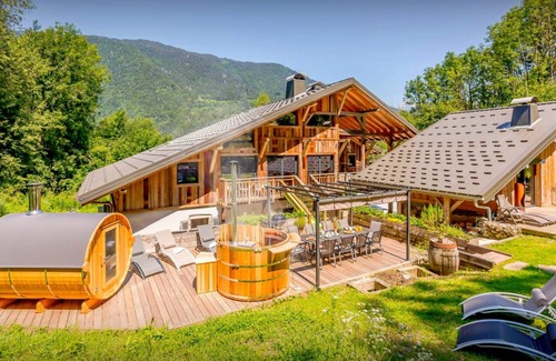 La Riviere-Enverse Ski Chalet | 270 m² Chalet ∙ 7 bedrooms ∙ 15 guests