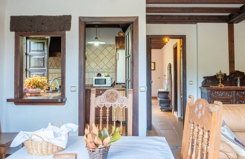 Villamayor House | 280 m² House ∙ 7 bedrooms ∙ 15 guests