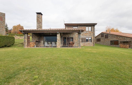 Campelles Ski Chalet | 285 m² Chalet ∙ 5 bedrooms ∙ 12 guests