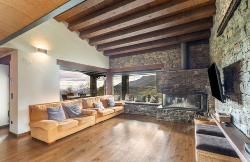 Campelles Ski Chalet | 285 m² Chalet ∙ 5 bedrooms ∙ 12 guests