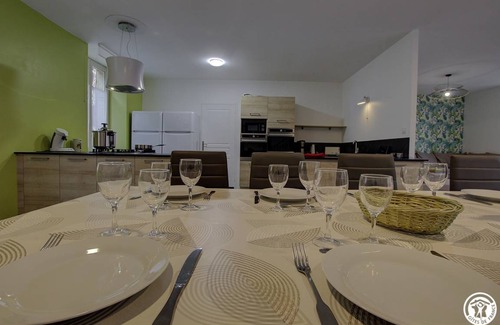 Cerdon House | 330 m² Gîte ∙ 8 bedrooms ∙ 20 guests