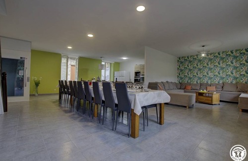 Cerdon House | 330 m² Gîte ∙ 8 bedrooms ∙ 20 guests