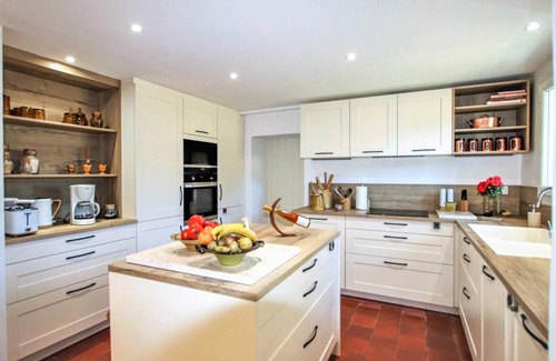 Mondragon House | 350 m² House ∙ 6 bedrooms ∙ 10 guests