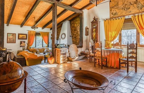 Valverde de Leganes Villa | 392 m² Villa ∙ 4 bedrooms ∙ 10 guests