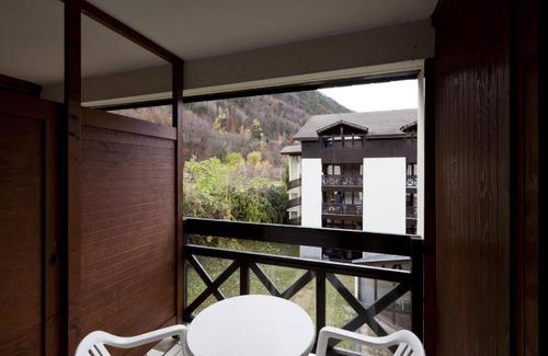 Brides-les-Bains Apartment | 3rd floor, balcony, parking, tv, ski locker, 28m², Brides Les Bains