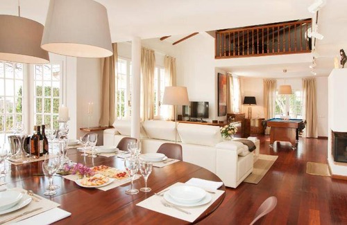 Sant Just Desvern Villa | 500 m² Villa ∙ 6 bedrooms ∙ 15 guests