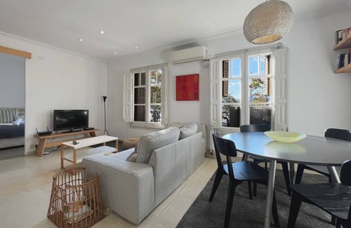 Barceloneta Apartment | 57 m² Apartment ∙ 3 bedrooms ∙ 4 guests
