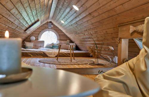 Parey Boat Rental | 62 m² Houseboat ∙ 2 bedrooms ∙ 4 guests