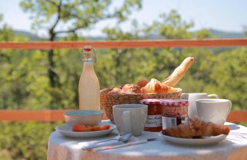 Saint-Paulet-de-Caisson Bed & Breakfast | 80 m² Bed and breakfast ∙ 2 bedrooms ∙ 5 guests