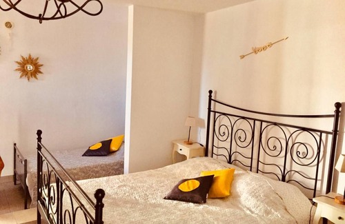 Chanos-Curson House | 80 m² Gîte ∙ 2 bedrooms ∙ 5 guests