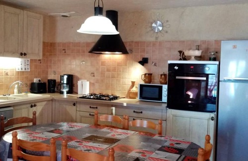 Saint-Pierre-de-Genebroz House | 84 m² Gîte ∙ 3 bedrooms ∙ 6 guests