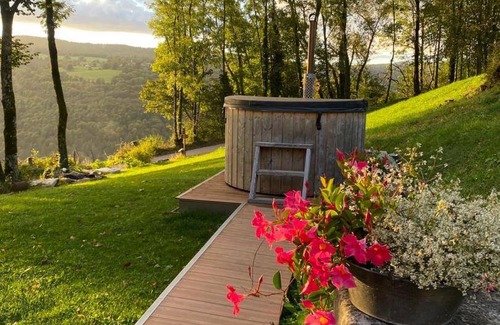Saint-Germain-de-Joux House | 84 m² Gîte ∙ 1 bedroom ∙ 6 guests
