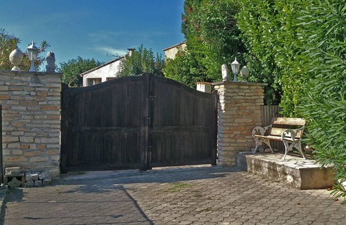Saint-Julien-de-Peyrolas House | 95 m² House ∙ 2 bedrooms ∙ 5 guests
