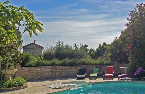 Saint-Julien-de-Peyrolas House | 95 m² House ∙ 2 bedrooms ∙ 5 guests