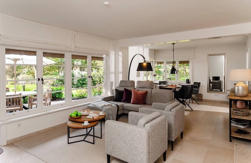 Osterende House | A jewel under thatch with a huge garden and a fantastic view of the dyke.!