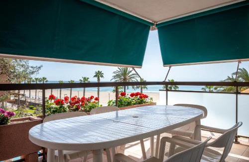 Torredembarra Apartment | AT091 Els Pins, vistas del mar, comunidad con piscina