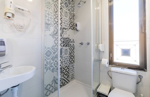 Canillas Hostel | AYZ Ulises - Auto check-in property