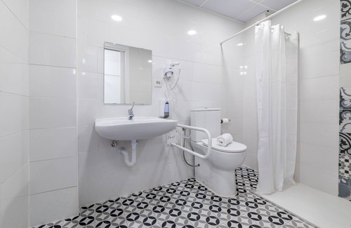 Canillas Hostel | AYZ Ulises - Auto check-in property