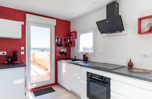 Le Pradet Apartment | Beautiful apartment for 4 people with WIFI, A/C, TV, terrace and panoramic view