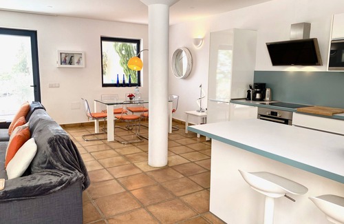 Bahia Calma House | Big bungalow w/private pool, few min. from the sea, protected inner courtyard