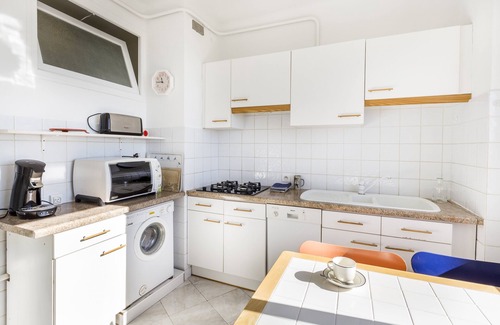 Carnot Apartment | Bright, 63m², panoramic view of city and sea. Garage