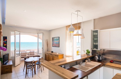 Palavas-les-Flots Villa | Bright Duplex on the beach with garden and parking