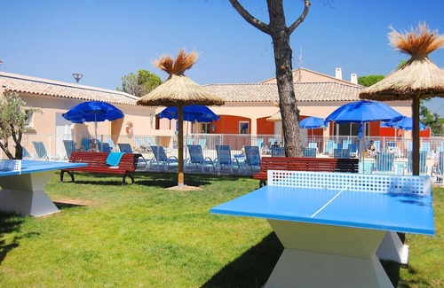 Aigues-Mortes House | Bright maisonette near a medieval town with a city wall